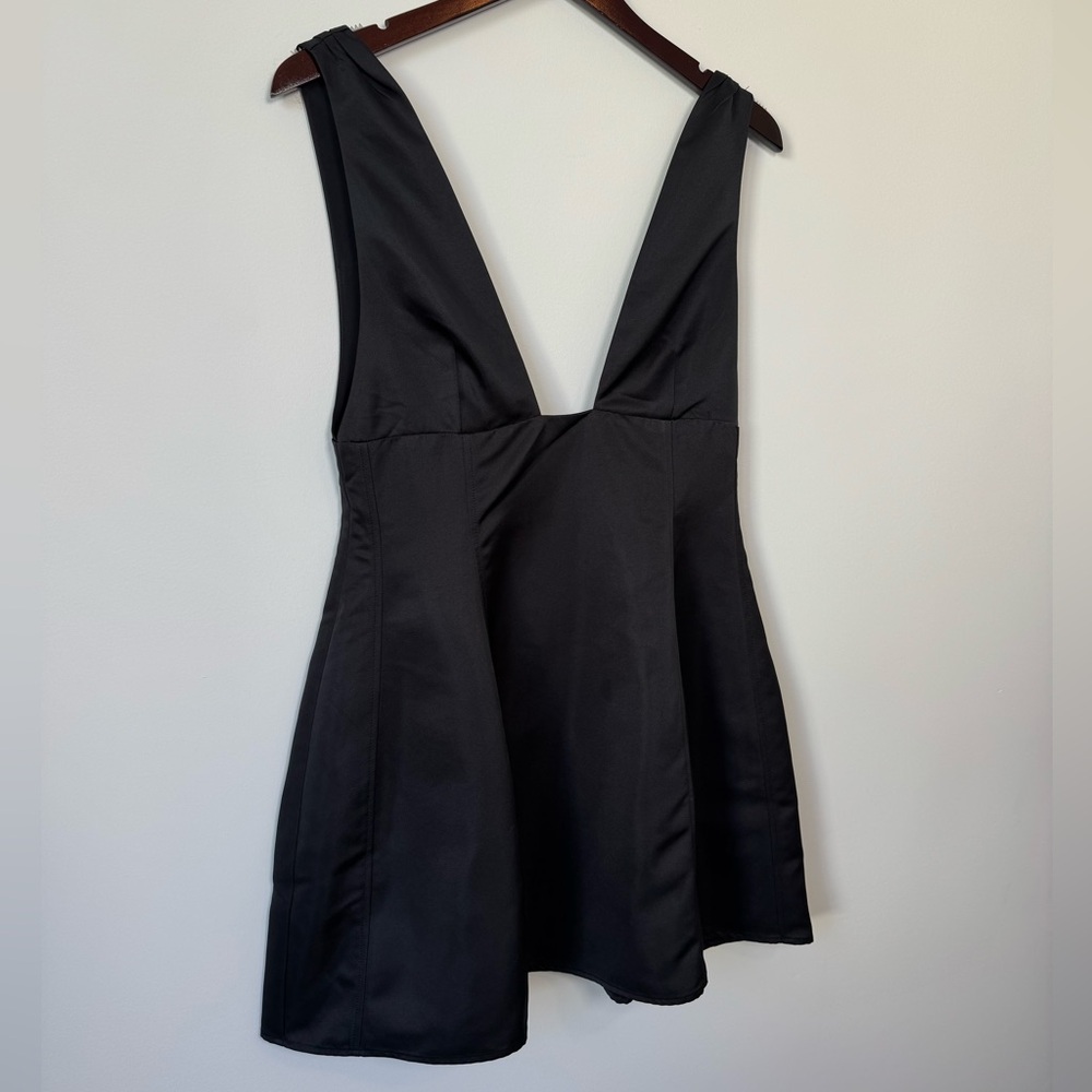 WeWoreWhat V-Neck Mini Dress in Duchess Satin Black - Size 12 - Picture 10 of 15